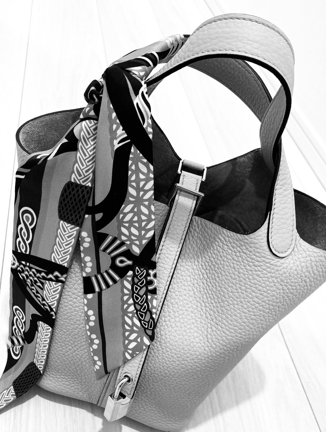 ツイリー何本買うか問題 | 今日もスカーフの事ばかり