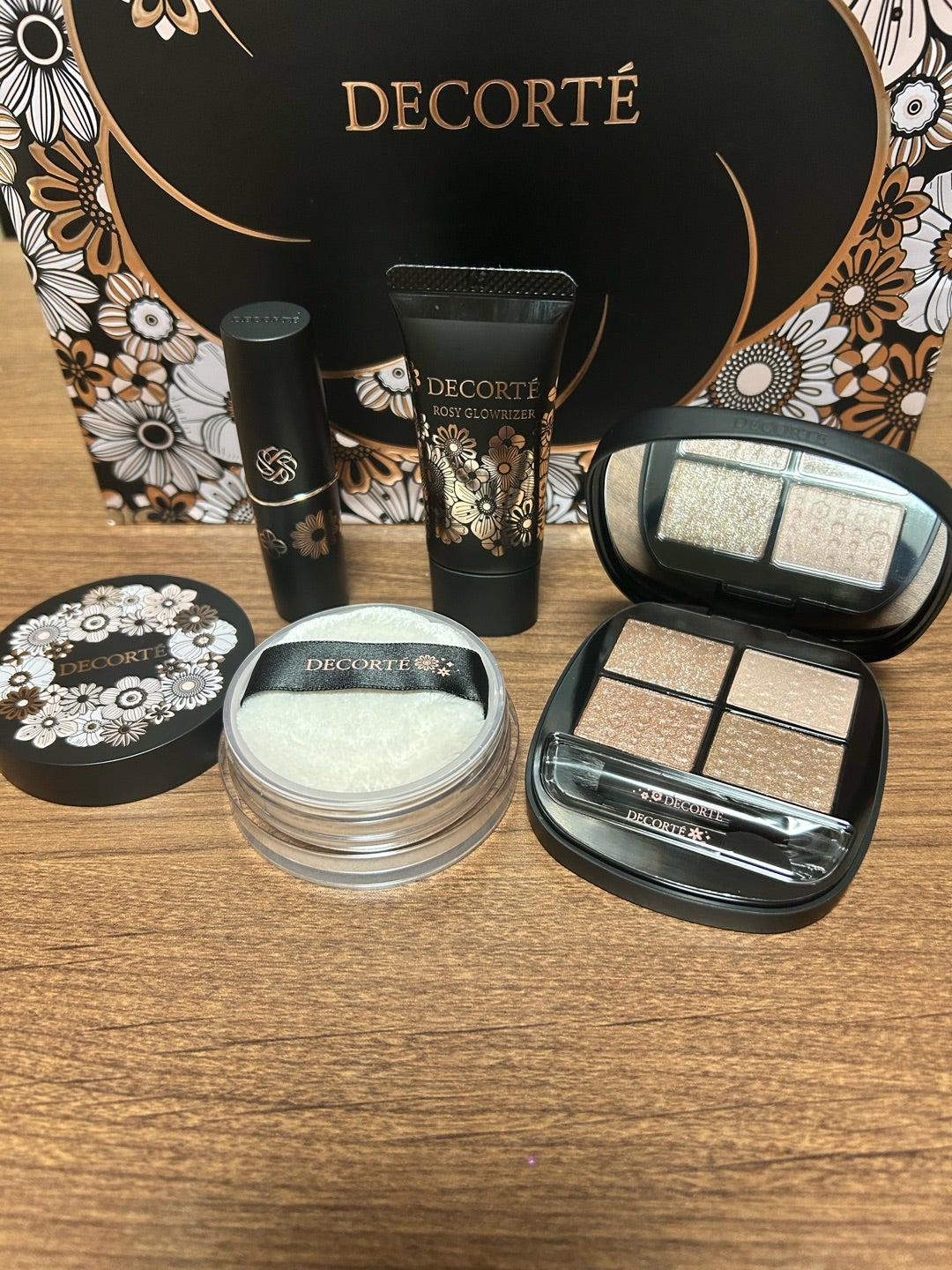 コスメデコルテ 2025クリスマスコフレ「Eternal Bloom」の開封レビュー