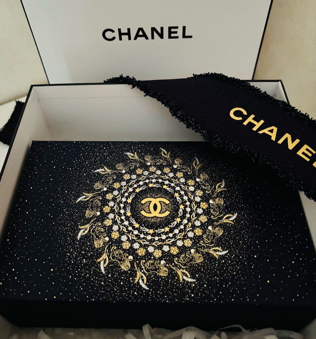CHANEL】シャネル限定ポーチ付きクリスマスコフレ2025 の中身を大公開