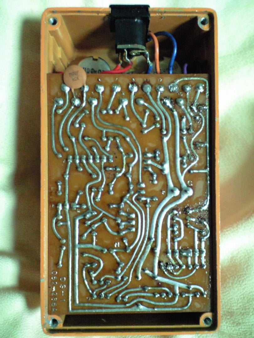 BOSS DS-1のシリアルナンバーとオペアンプ | Bella Voce Gibson