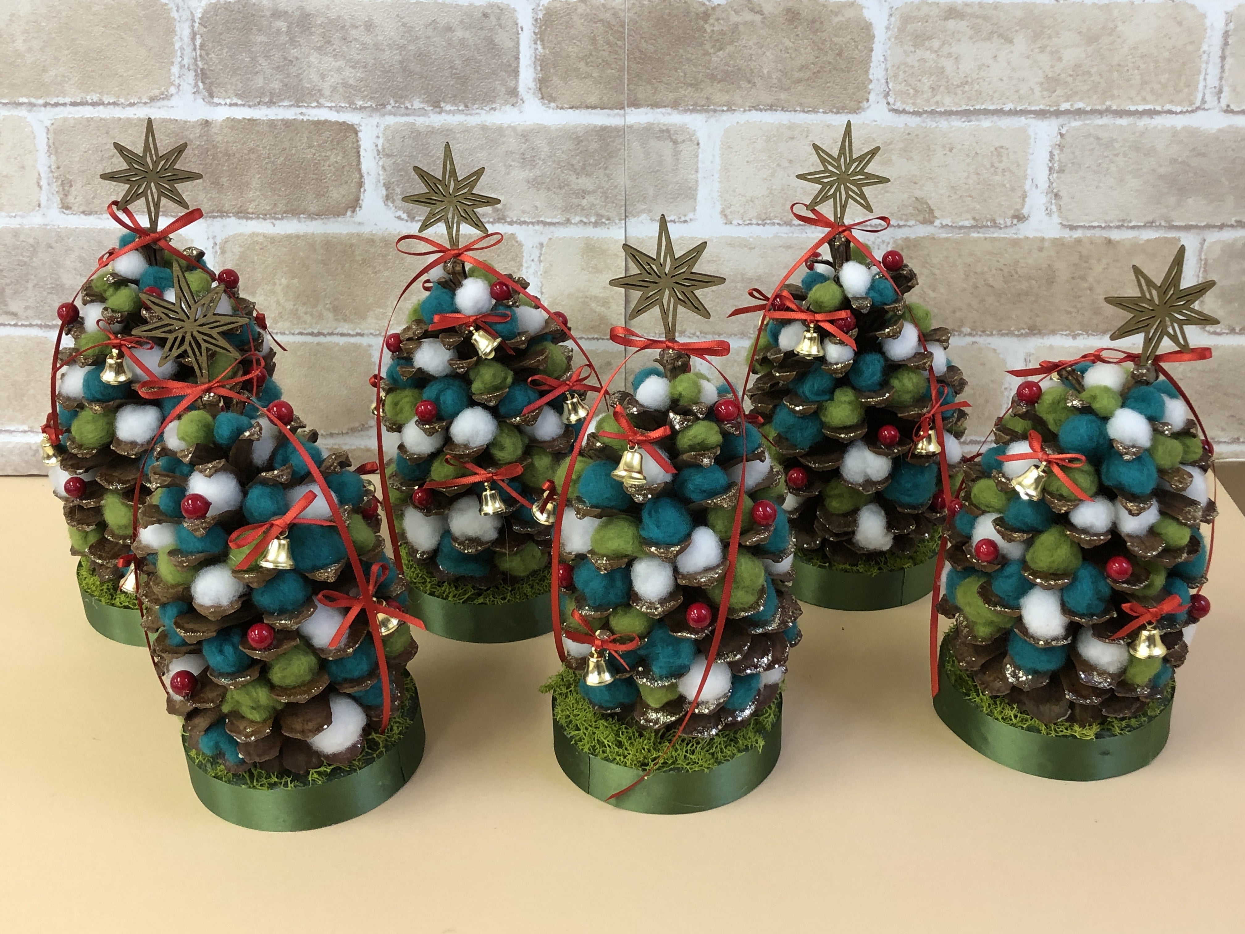 大王松の松ぼっくりでクリスマスツリー作り | 国際ソロプチミスト山梨