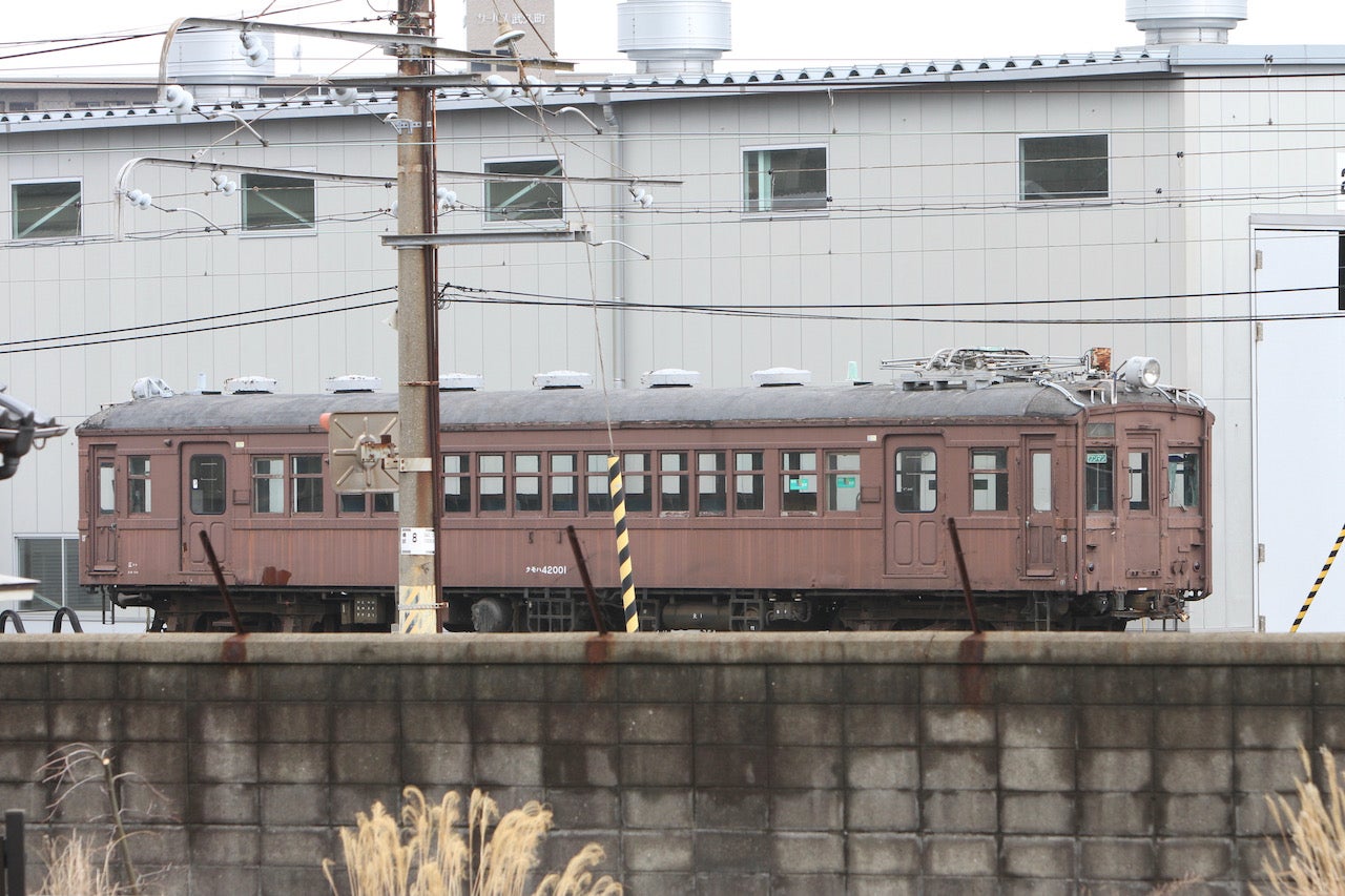 屋外保管クモハ42001の現況〜10年前との比較 | れきてつ