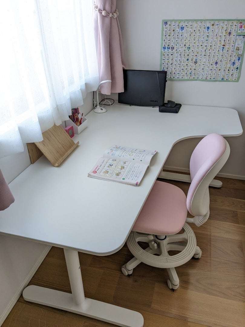 贅沢すぎる学習机！IKEAのベカントコーナーデスクを娘部屋に購入 | お