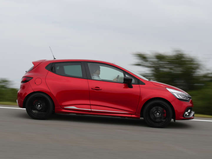 ルノールーテシア4RSトロフィーステアリングラック ギヤボックス 新