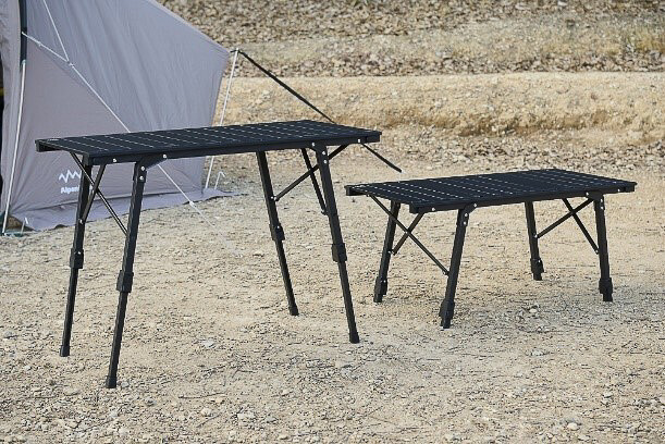 タフまるもすっぽり収まるアルミテーブルでキャンプリビングを快適に