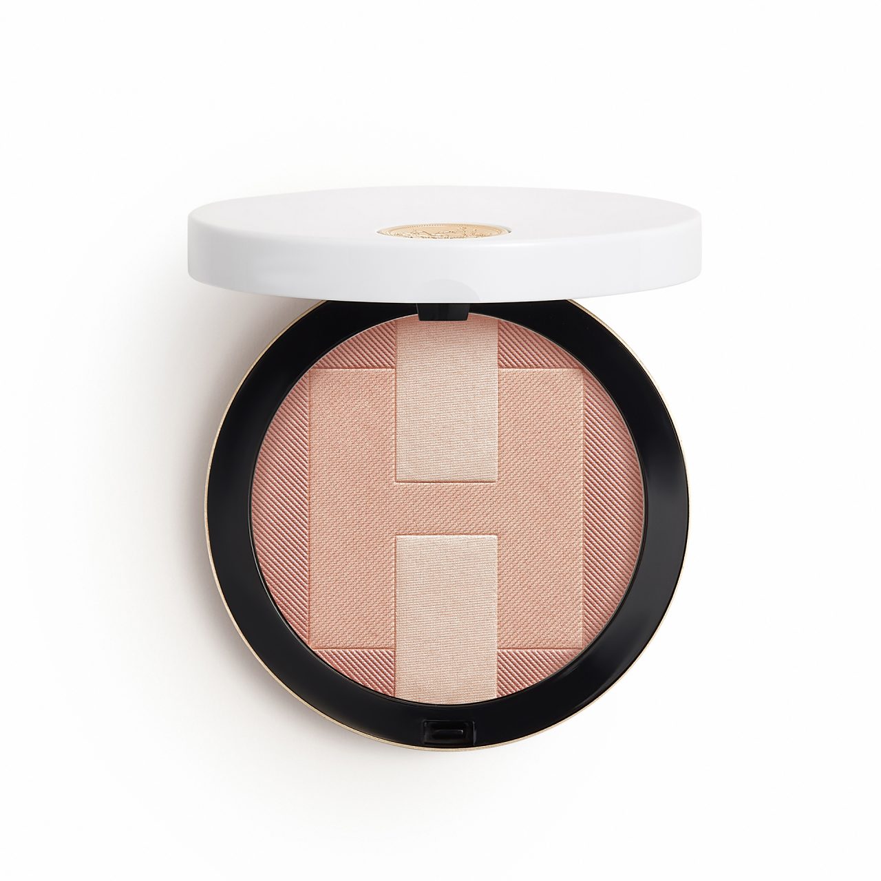 エルメス の「エルメス プラン エア」コレクションから新作パウダーと