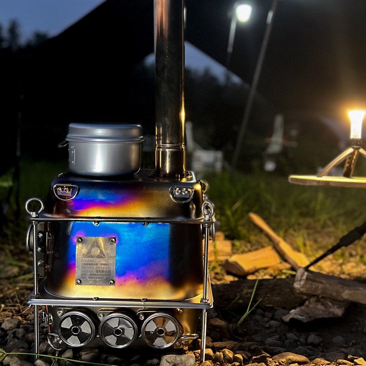 キャンプ映えする！】肩にかけて持ち運べる組立も不要な『リュック薪