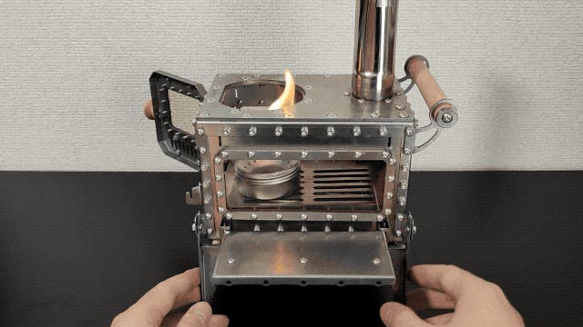 三面ガラス窓で炎の揺らぎがどこでも楽しめるミニ薪ストーブ「SHITIE