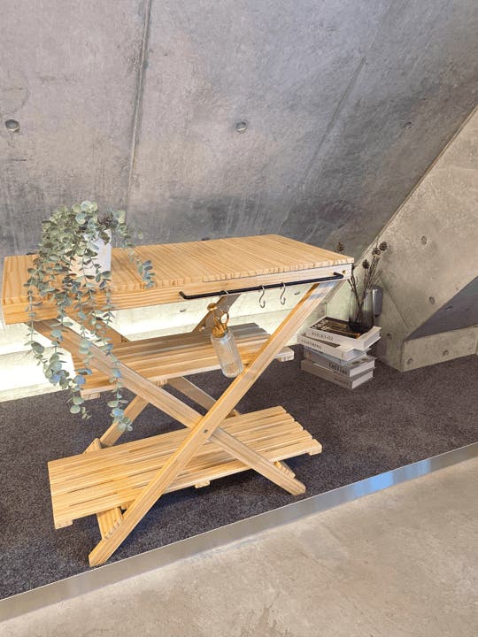 簡単折りたたみ式！自然な風合いで景観に溶け込むオール木製キッチン