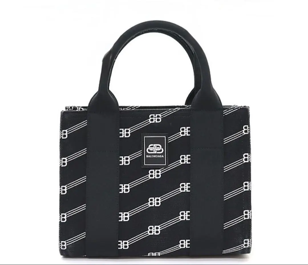 2026年最新】バレンシアガ キャディ バッグの人気アイテム - メルカリ