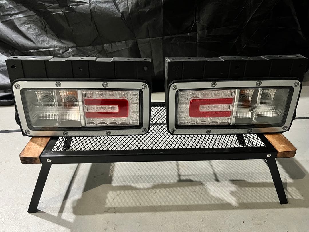 テールランプ 日野プロフィア純正　新品 LED&白熱タイプ 日野プロフィア純正LEDテールランプ 日野 新型 プロフィア