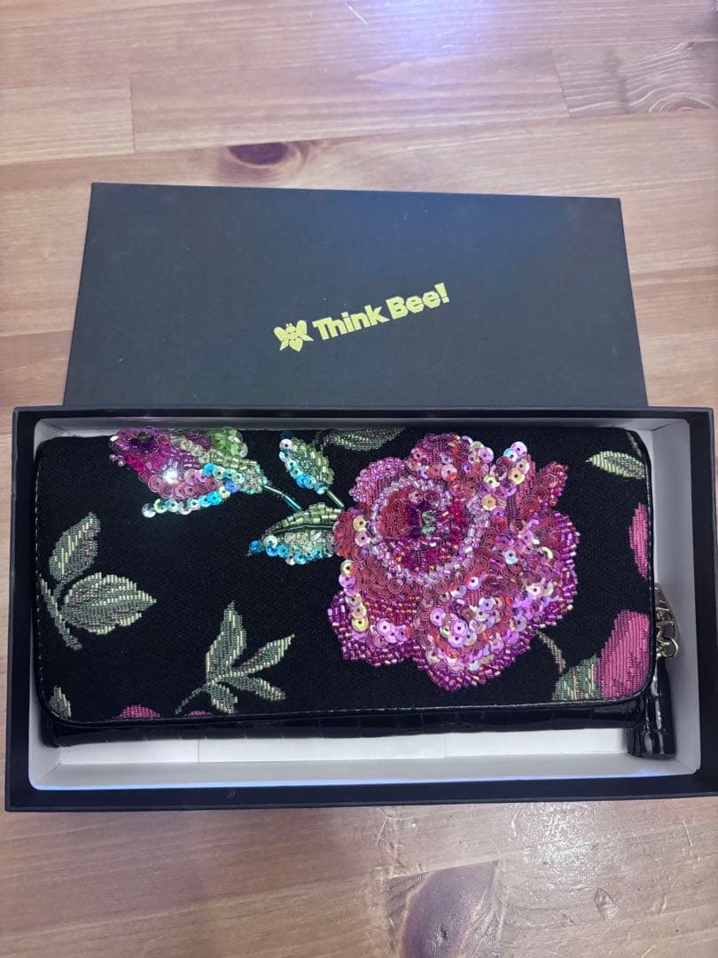 値下げ！Think Bee! 花柄ビーズ長財布 ※新品未使用※ - メルカリ