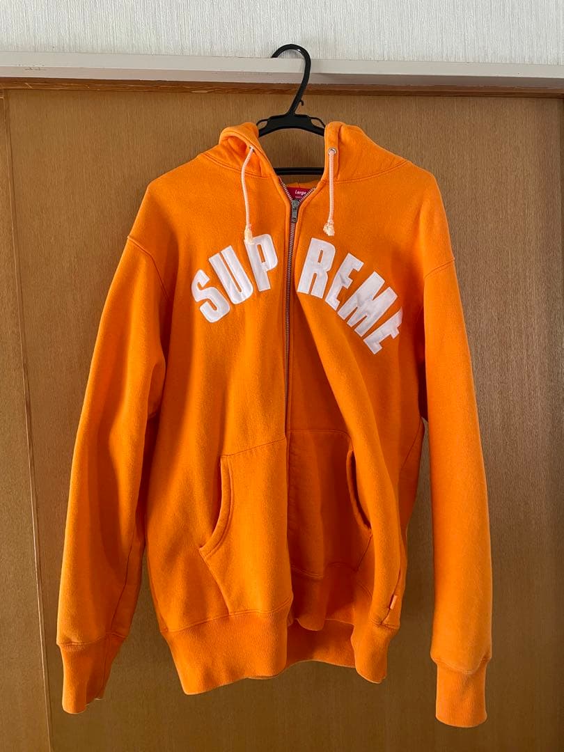 Supreme アーチロゴパーカー オレンジ - メルカリ