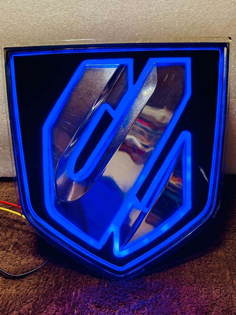 超レア！】30アルファード後期専用 光るエンブレム - パーツお 手頃 価格