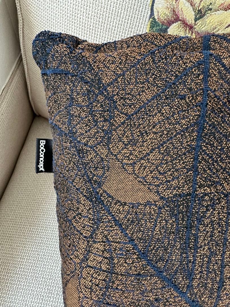 BoConcept クッション 正方形 長方形 ブラウン・ネイビー - メルカリ