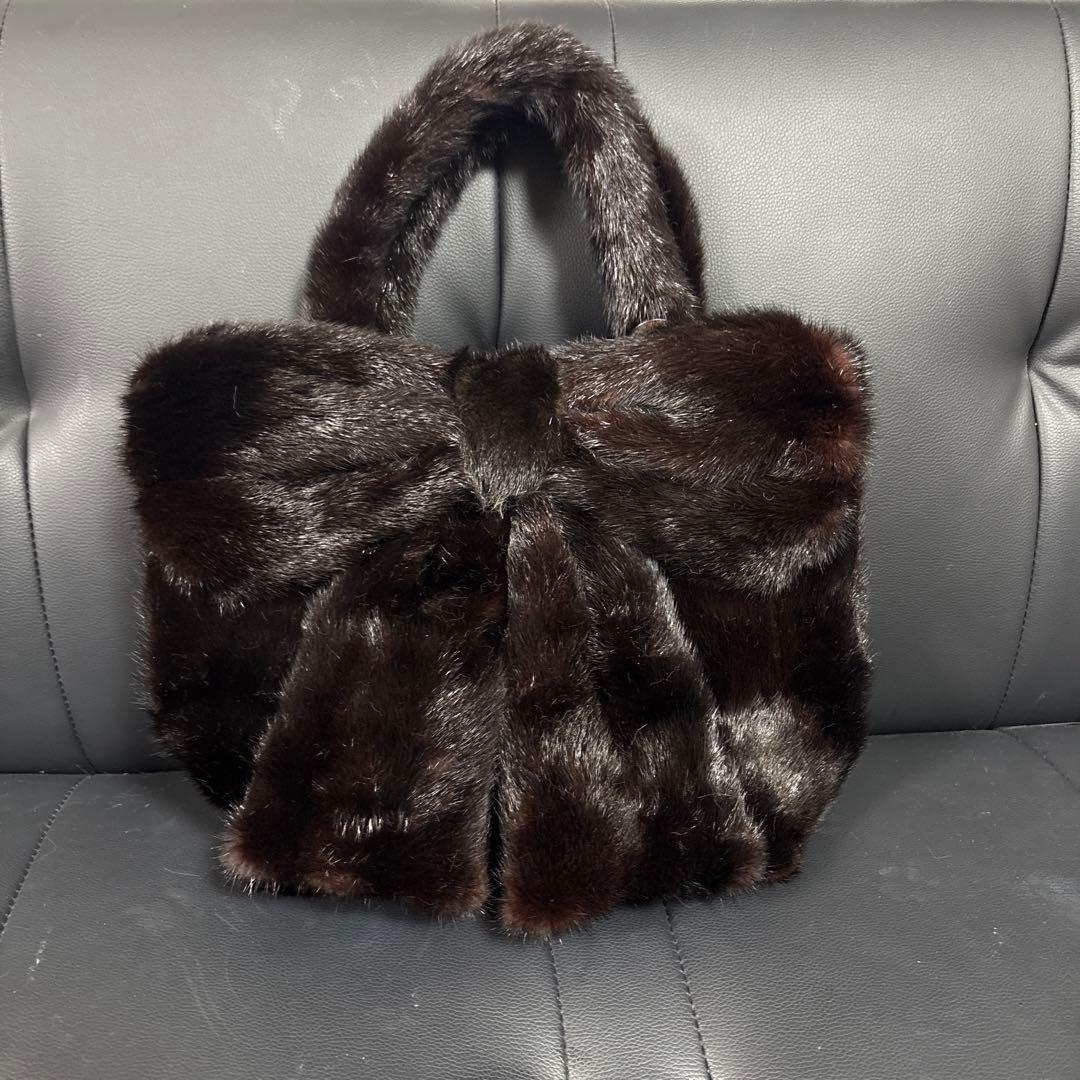 新品❣️ラス1❣️高級ミンクリボン付きトートバッグ❣️定番ブラック❣️ リボン付きトートバッグ （CLASSY IS THE BLACK） リボン刺繍 Tシャツ