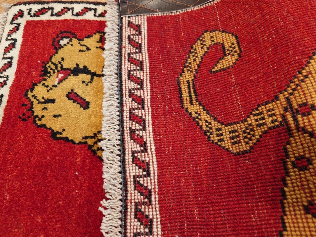 トライバルラグ　アマレバフト　87×63　茜色　ヒョウ