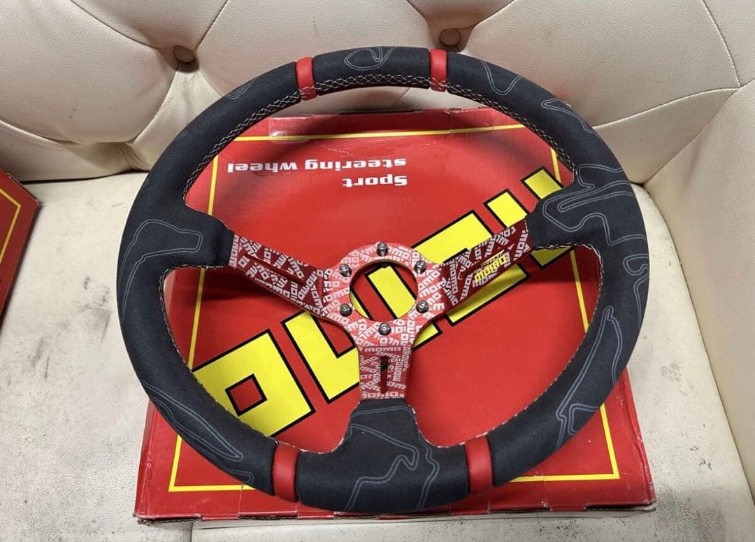 【最終値下げ】MOMO ステアリング 350ミリφ35 レッド スエード MOMO（モモ） ステアリング DRIFTING ドリフティング 35パイ レッド