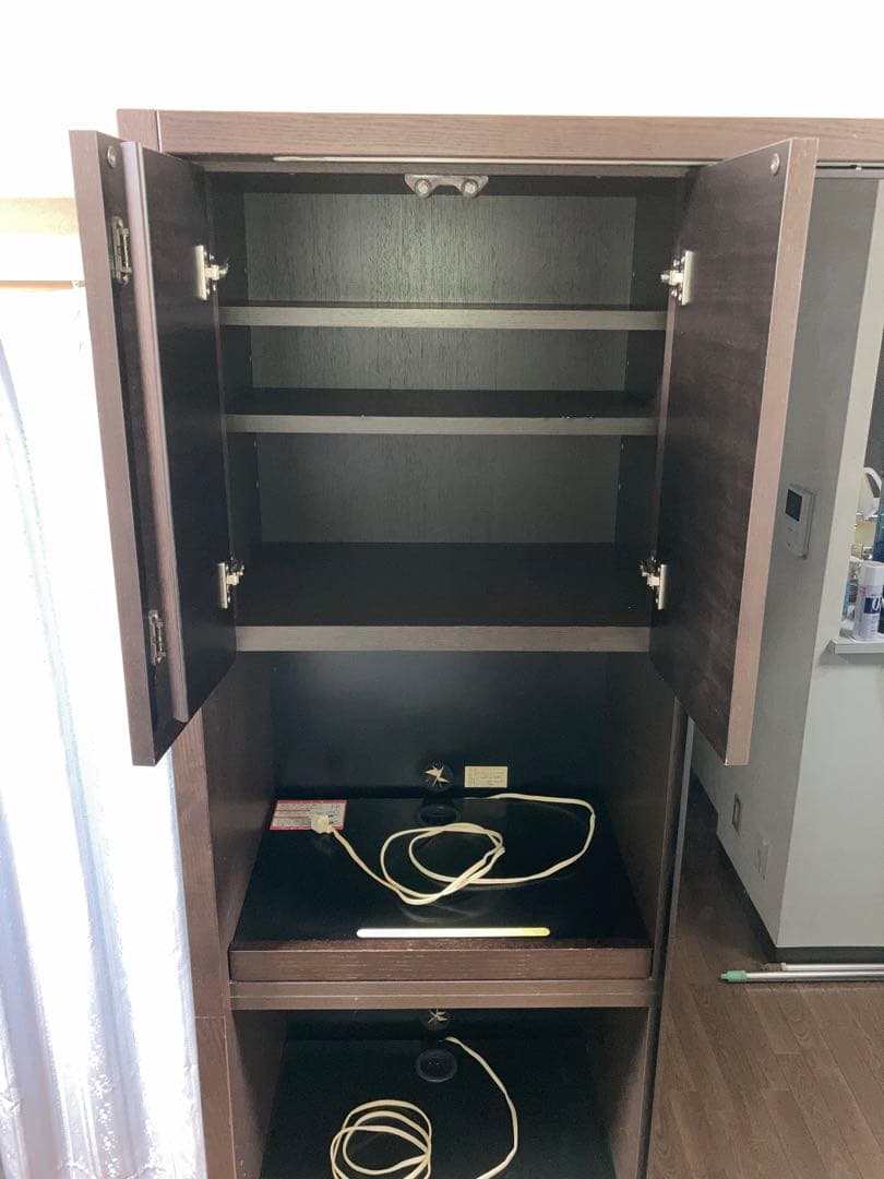 ☆ アクタス ダークブラウン 食器棚・キッチンボード ブラックガラス