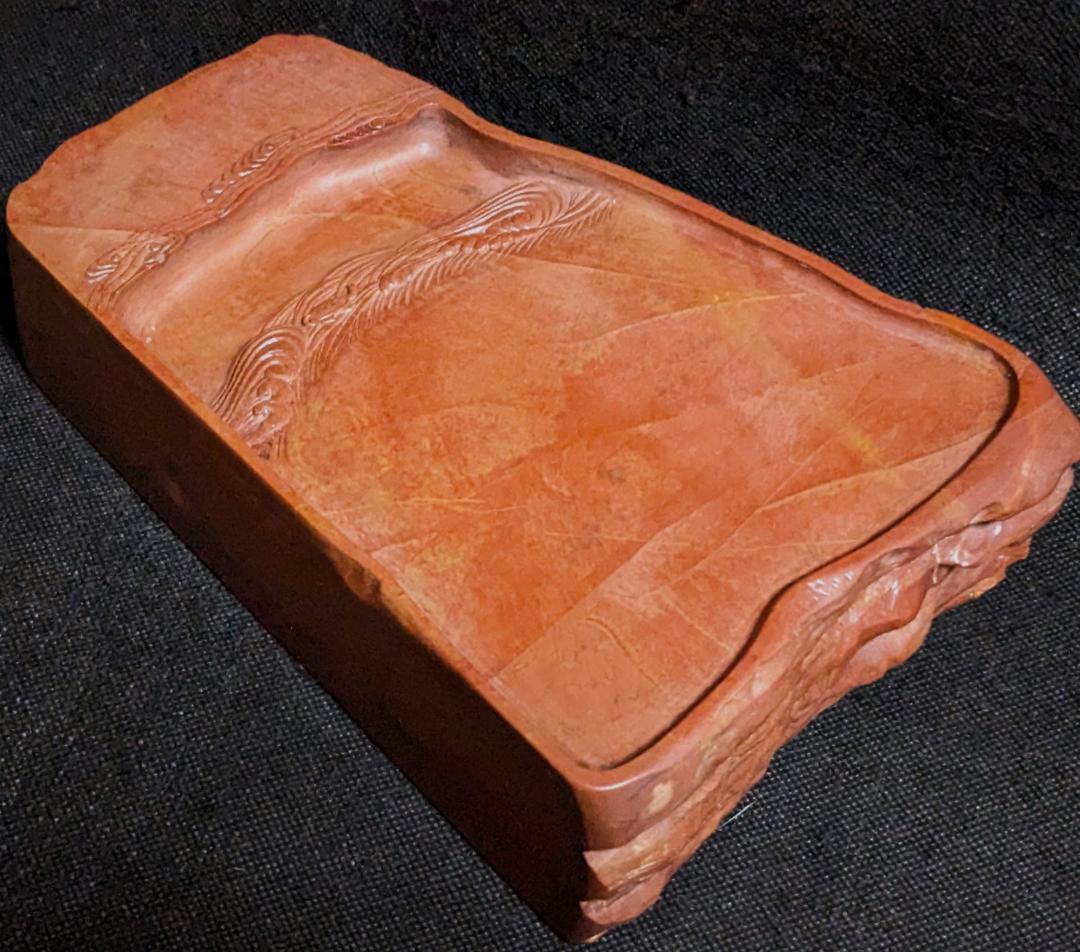 【紅絲硯】◆波上亀游文天成硯◆糸紋・波紋の紅美石◆黒柿木蓋◆約8吋加厚◆魯硯 紅絲硯】◇波上亀游文天成硯◇糸紋・波紋の紅美石◇黒柿木蓋◇約8吋加