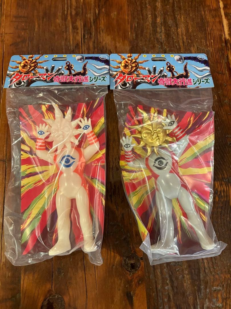 タローマン キタンクラブ　ソフビ　通常　蓄光　2種　岡本太郎　万博　NHK なんだ、これは！” NHKにて放送された「タローマン」のフィギュア