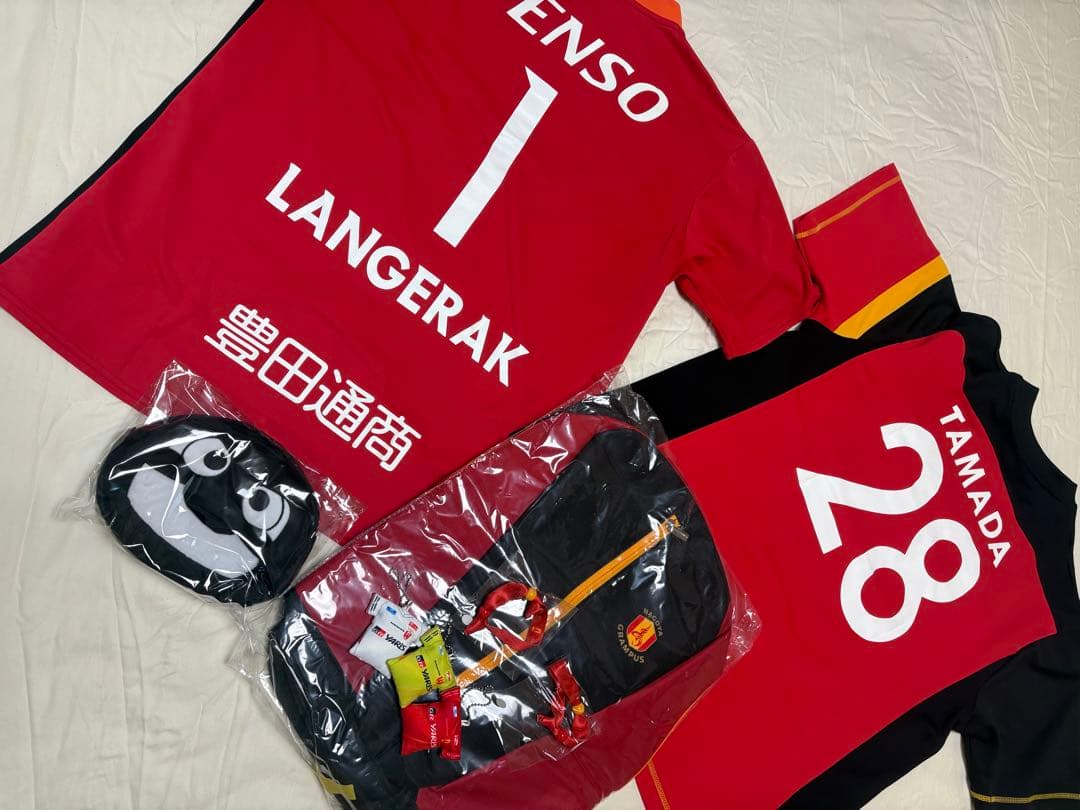 名古屋グランパスファンクラブ会員 ユニフォームまとめ売りユニクッションおまけ付き 鯱の大祭典記念ユニフォーム 今後の販売予定のお知らせ｜ニュース