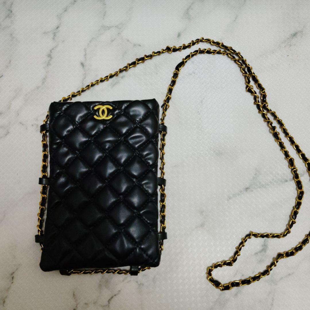 ソラ出品ノベルティー CHANEL ブラック キルティングスマホショルダー ソラ様専用出品ノベルティー CHANEL ブラック キルティングスマホ
