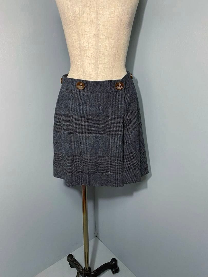 美品◆ viviennewestwood◆ヴィヴィアンウエストウッド◆キュロット ヴィヴィアン・ウエストウッドのドレスが600万円超えで落札。18世紀に