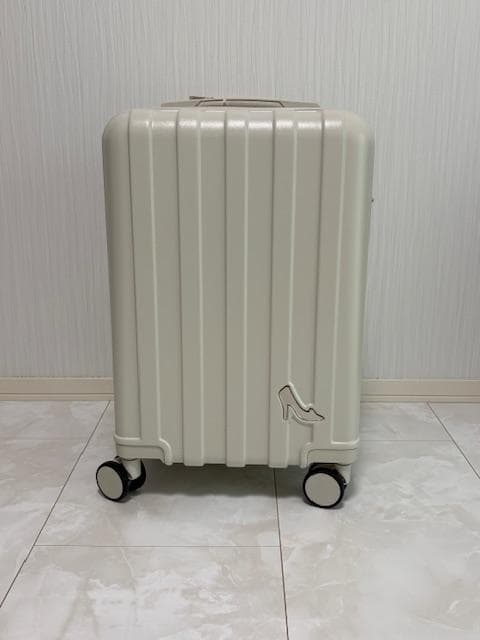 ★値下げ！【新品未開封】 ディズニー シンデレラ キャリーケース付き５点セット ディズニー映画『シンデレラ』のトラベルグッズ登場！これであなたも