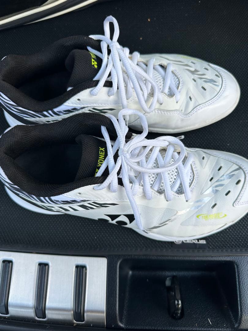 【入手困難】桃田賢斗モデル YONEX バドミントンシューズ 26〜26.5cm