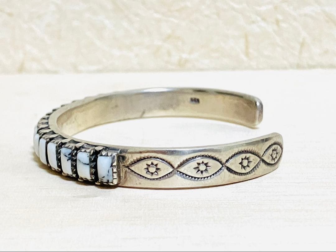 ホワイトバッファロー バングル ナバホ 9／10迄価格！ナバホ族ゲイリー