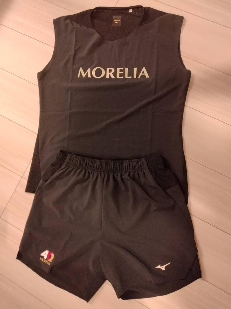 Mizuno MORELIA 40周年限定 ノースリーブ・ショートパンツ セット Mizuno MORELIA 40周年限定 ノースリーブ・ショートパンツ セット