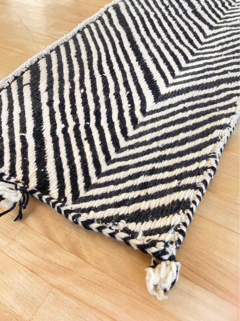 モロッコ直輸入 手織りラグ モノトーン 幾何学柄 一点物 ⚪︎サイズ 縦