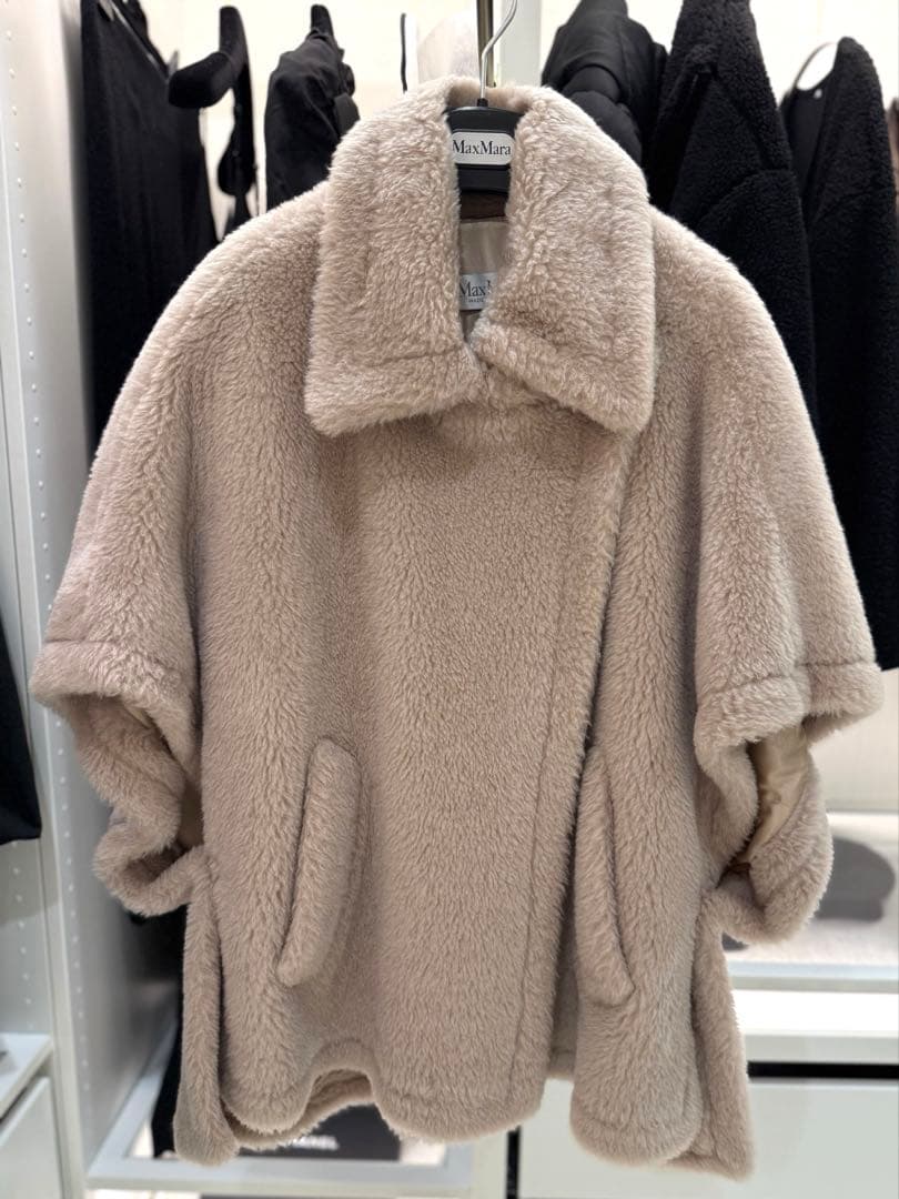 MaxMara マックスマーラ　テディケープ　ポンチョ サンド　テディ　ケープ Max Mara（マックスマーラ） コート Petalo Teddy Short Cape