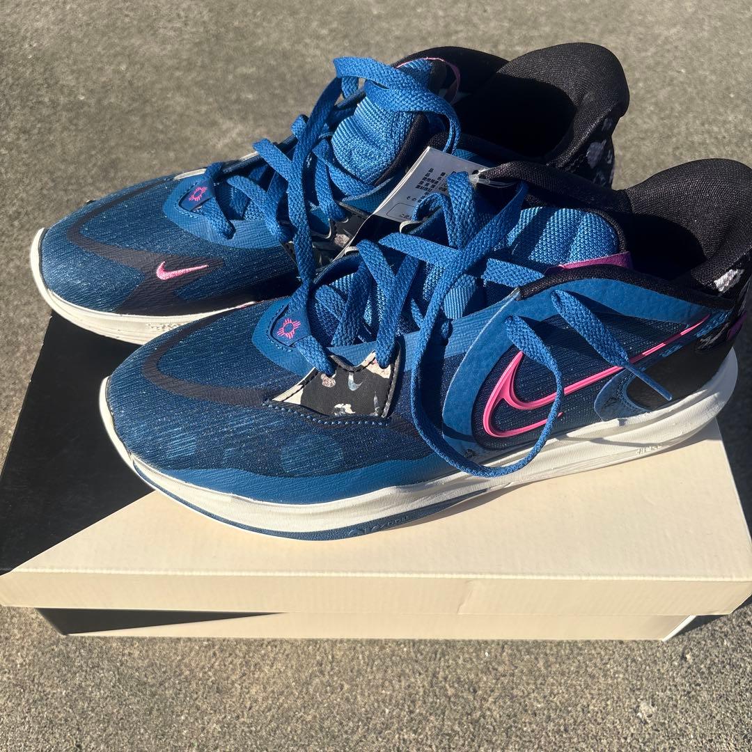 【新品】　カイリーlow5 ネイビー　バッシュ　ナイキ　　 カイリー カイリー Nike バッシュ シューズ ナイキ アービングKyrie Low 5