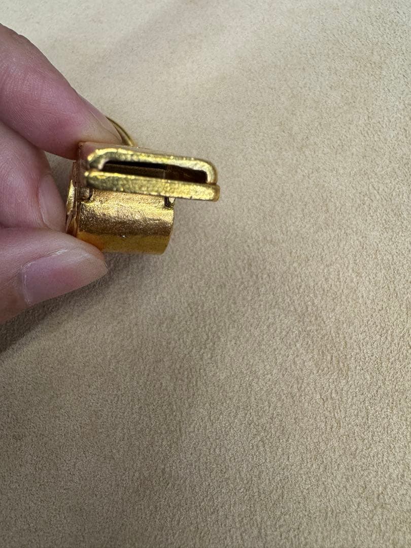 O662 CHANEL シャネル金属製キーリング付きホイッスル