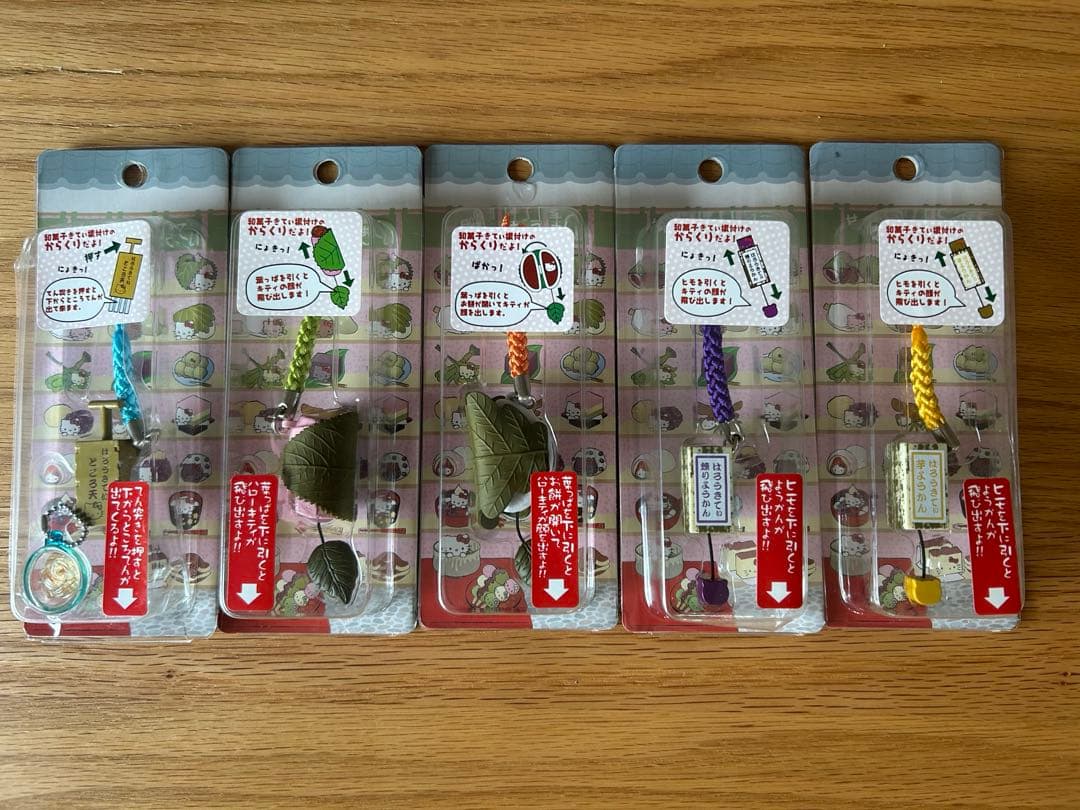 キティ　ストラップ　和菓子　甘味処バージョン　根付け　ご当地 ご当地 キティ 根付 和菓子 シリーズ 苺大福 ストラップ 日本限定