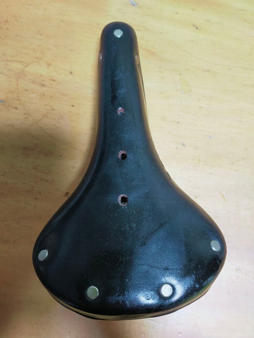 黒　革サドル　BELT TOKYO　JIS刻印あり　未使用保管品 黒 革サドル BELT TOKYO JIS刻印あり 未使用保管品 黒 革サドル BELT