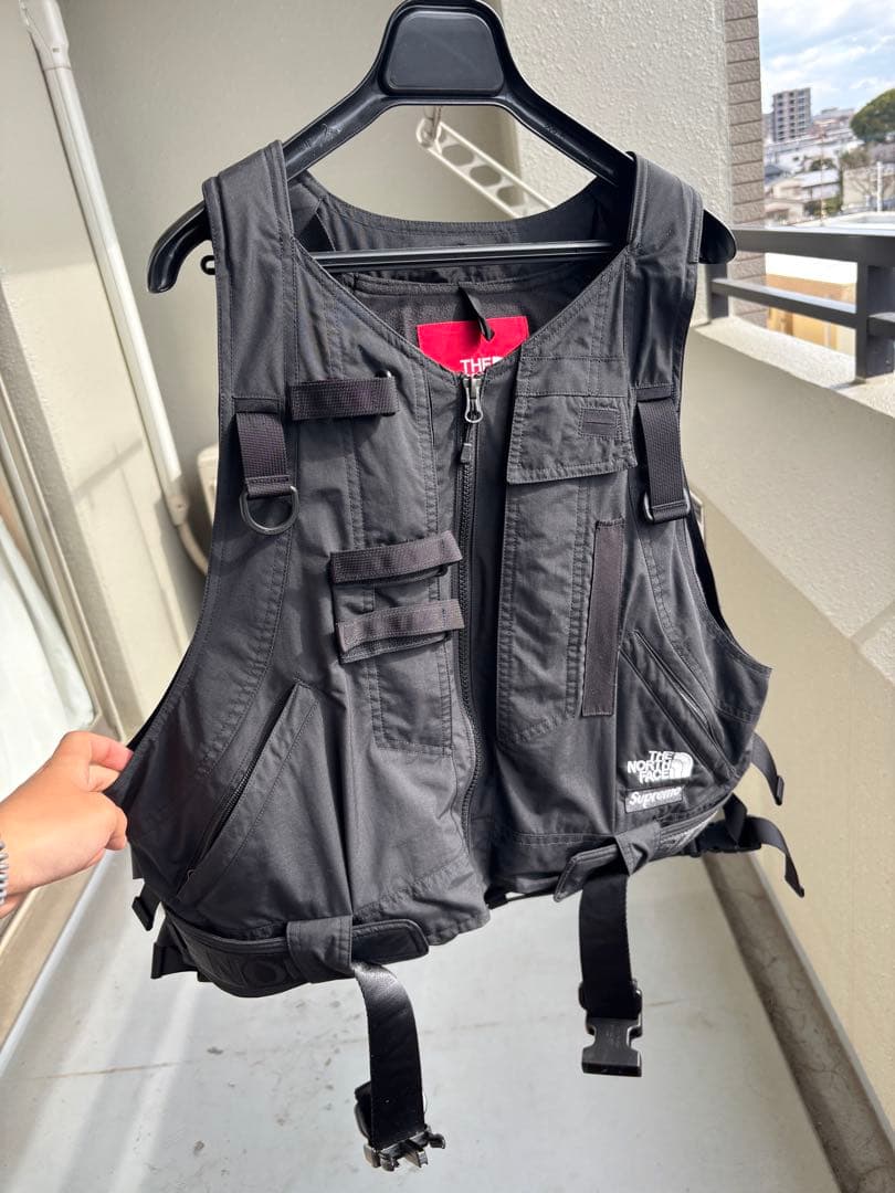 SUPREME × THE NORTH FACE RTG VEST ベスト Supreme X The North Face RTG Jacket Vest - Bright Red - Size Large