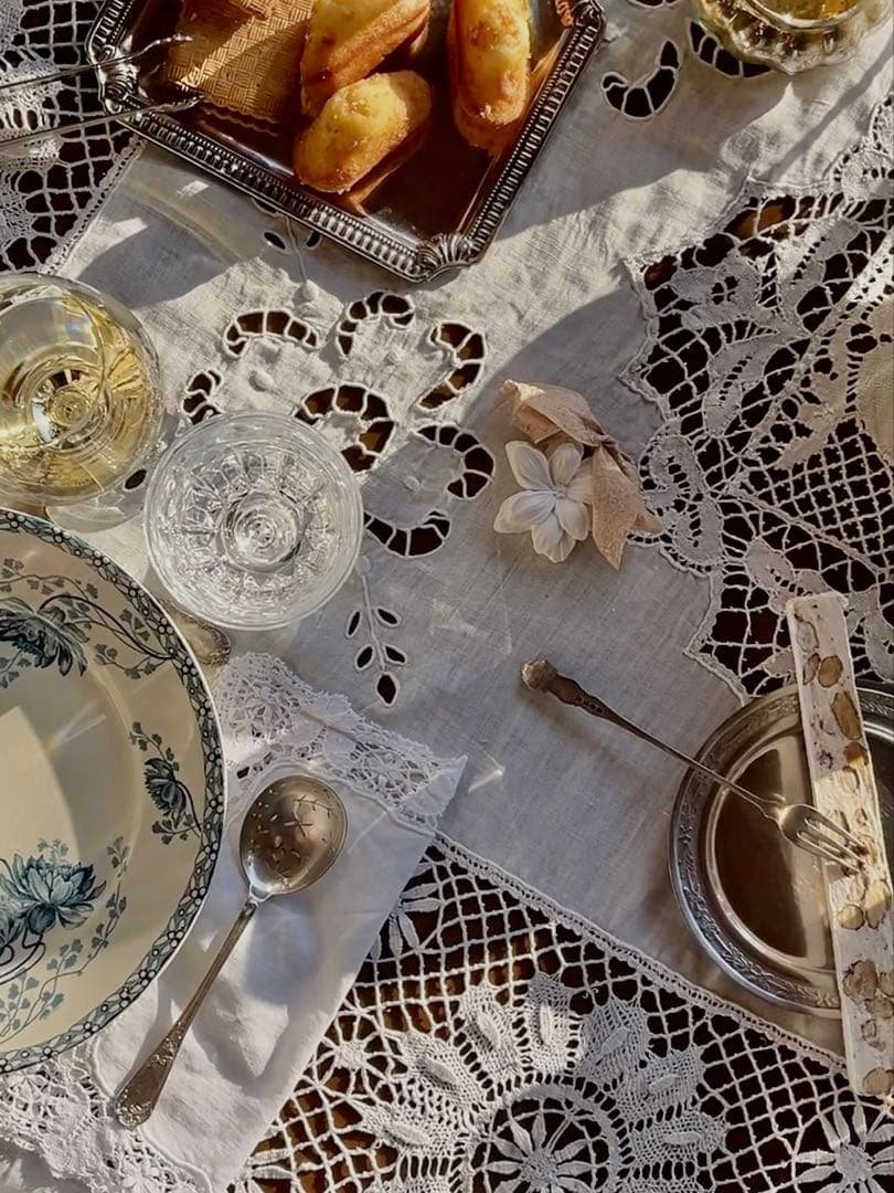 ◇フランスアンティークお宝級白天使の手刺繍超大判テーブルクロス