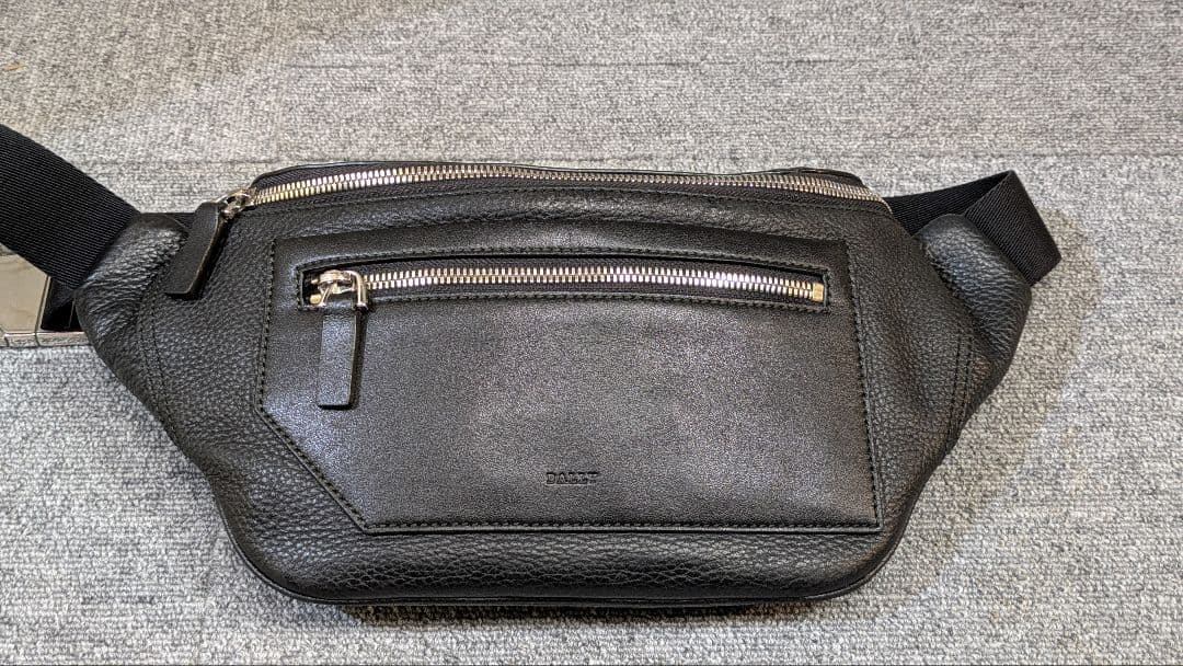 BALLY ブラック レザー ファニーパック Bally ロゴ レザーバッグ | ブラック | FARFETCH JP