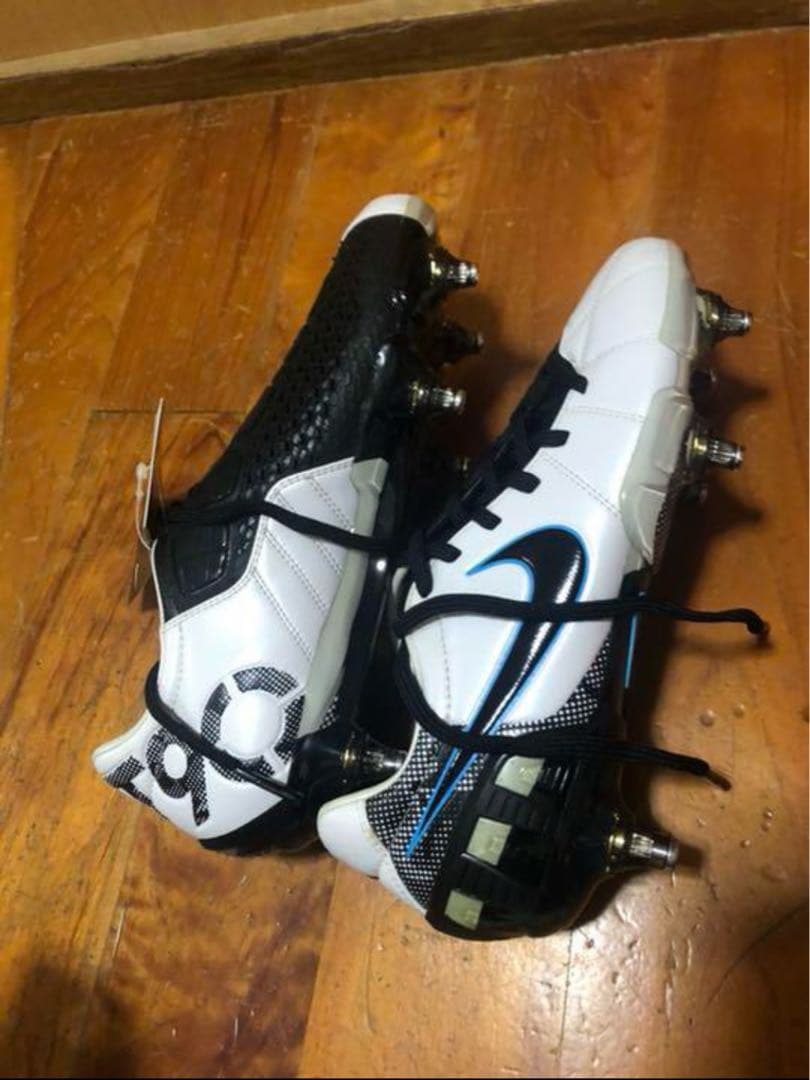 新品未使用 ナイキ トータル90 24.5cm