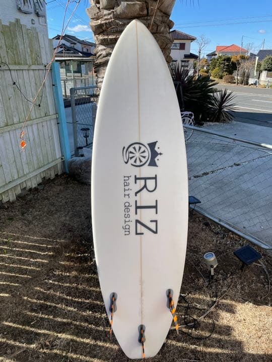 3年前にフルオーダーしたボードですかなり状態が良いです、日焼けもありません。 3年前にフルオーダーしたボードですかなり状態が良いです、日焼けも