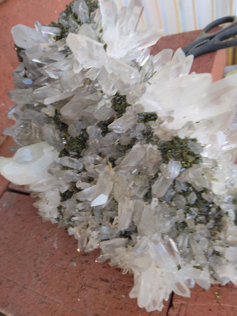 水晶 エピドート 共生クラスター　3.5kg－ｍｔ582