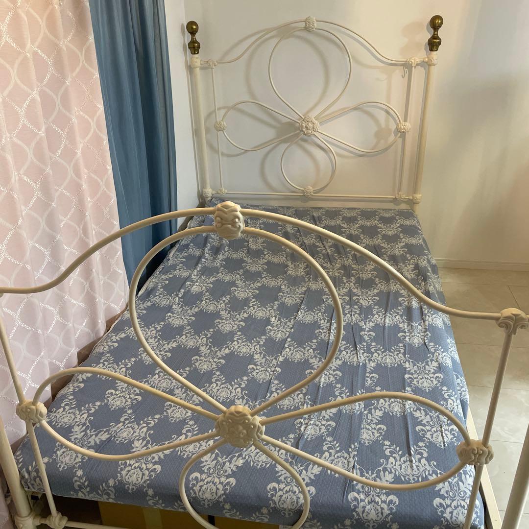 説明書有り　ローラアシュレイ　セミダブルベッドフレーム ホワイト ローラ・アシュレイ / Laura Ashley サマセット シングルベッド