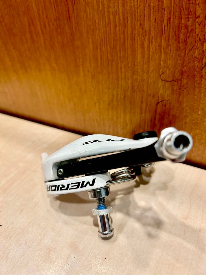 貴重な白×黒キャリパーブレーキ】MERIDA品ドレスアップ用☆カッコいい