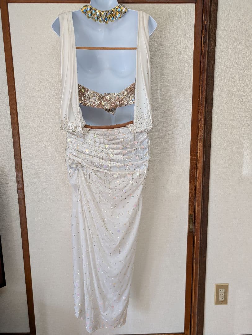 ストーンがびっしりホワイトビーズ装飾ラテンダンスドレス