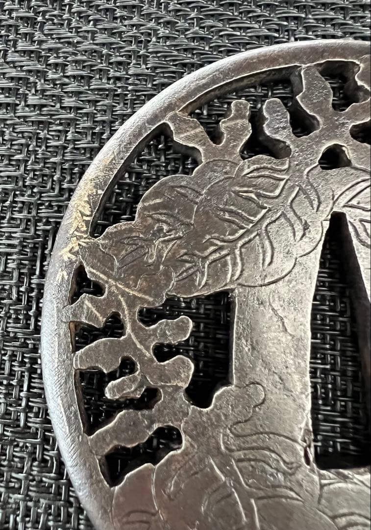 刀装具 刀鍔 鉃地 透かし鍔 吉祥文様 無銘 金象嵌 時代物 アンティーク 箱