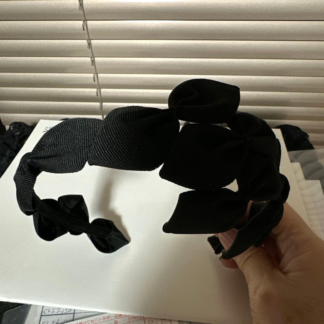 カシラ、ジェニファーオーレットグログランリボンカチューシャ - メルカリ