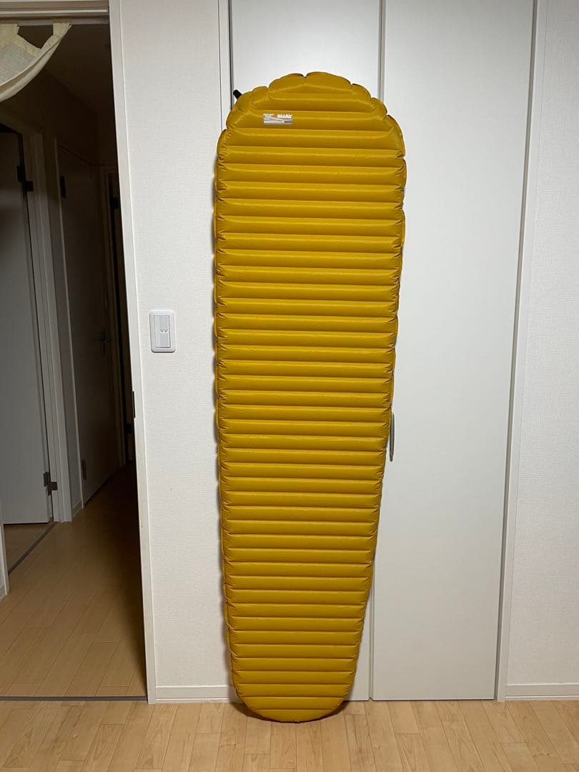 サーマレスト　NeoAir スリーピングマット イエロー　レギュラー THERMAREST サーマレスト ネオエアーXライト NXT ソーラーフレイム